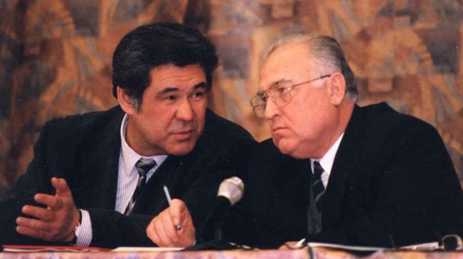 Аман Тулеев на заседании Правительства РФ с Виктором Черномырдиным.
