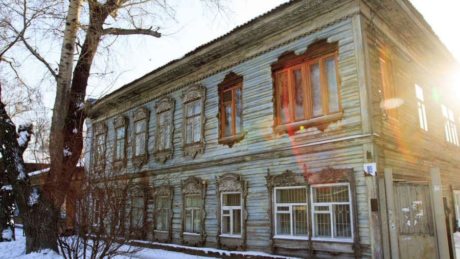 Деревянные дома в Барнауле. Зима.