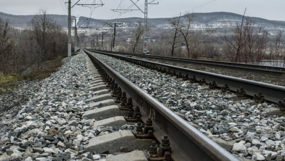 Алтайские пограничники нашли под вагоном поезда мужчину, который хотел к родне в Казахстан 