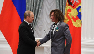 Президент РФ Владимир Путин и певец Валерий Леонтьев.
