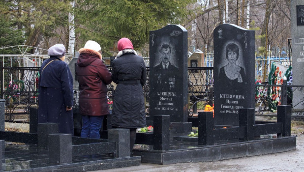 Родительский день в Барнауле. Власихинское кладбище.
