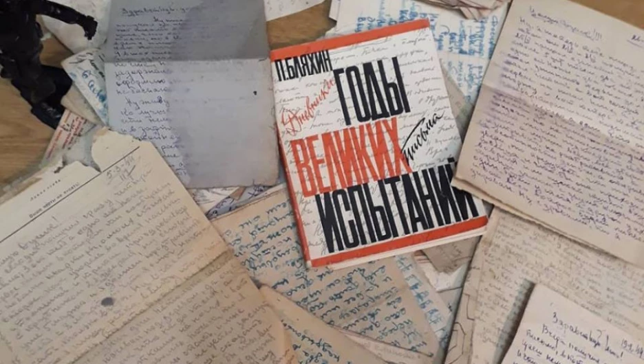 В Новосибирске по найденным на свалке письмам барнаульского фронтовика сделали постановку на День Победы.