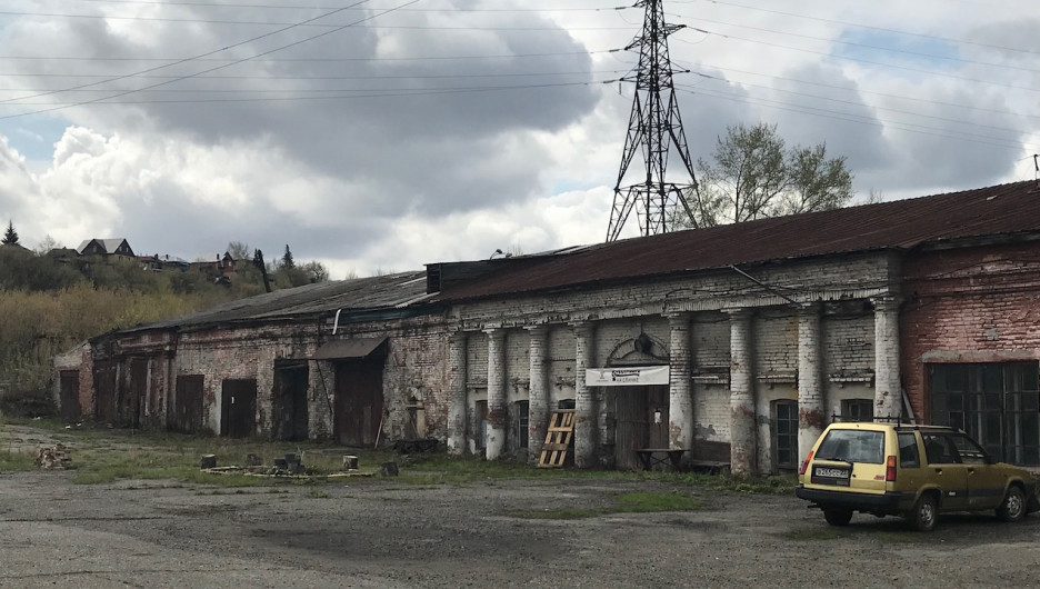 На территории бывшей спичечной фабрики (сереброплавильного завода), май 2018 года. Фото: altapress.ru.