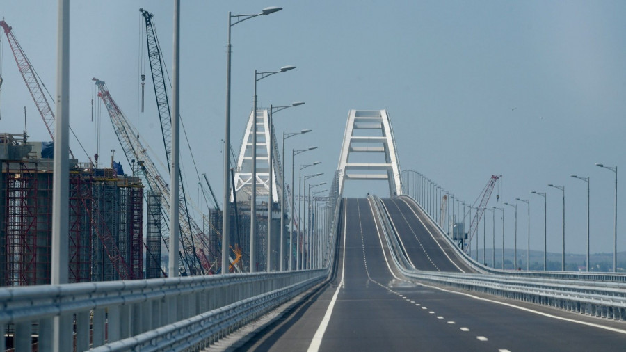 Крымский мост через Керченский пролив.