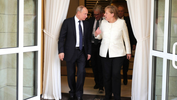 Владмир Путин встретился с Ангелой Меркель в Сочи. 18 мая 2018 года.