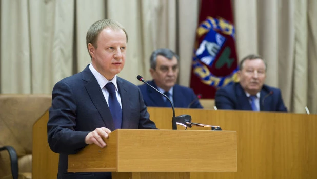 Врио губернатора Алтайского края Виктора Томенко представили политической элите и общественности Алтайского края. 1 июня 2018 года.