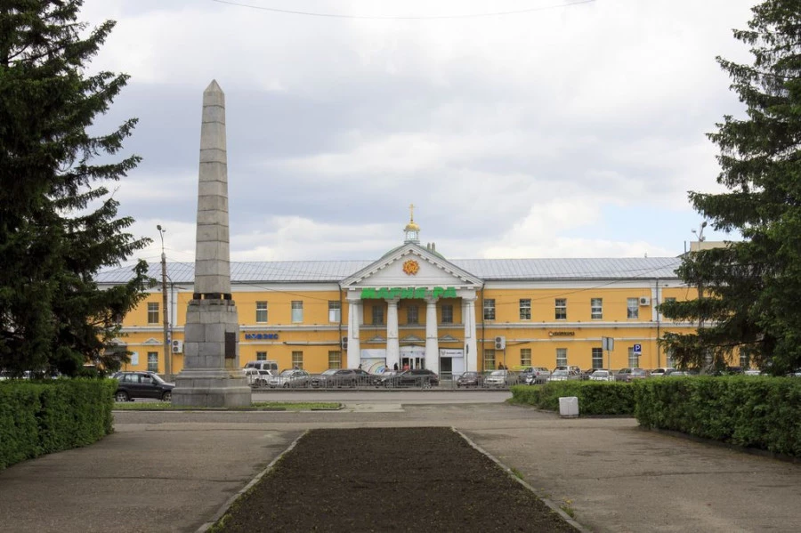 Здания Демидовской площади.