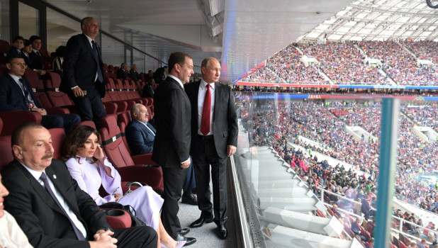 Дмитрий Медведев и Владимир Путин на открытии ЧМ-2018 по футболу.
