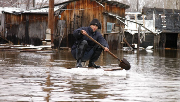 В 2004 году паводок в Затоне.