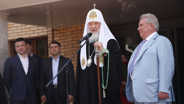 Патриарх Кирилл уволил Евгения Пархаева со всех должностей в РПЦ.
