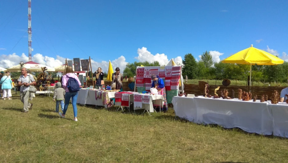 Торговля в Сростках.