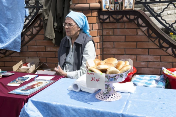 Торговля в Сростках.