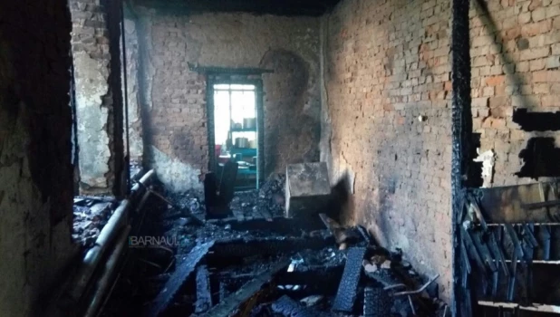 Школа в Верх-Жилино после пожара.