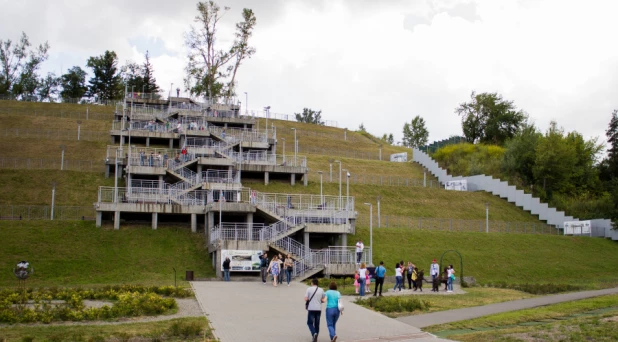 Лестница в Нагорном парке в Барнауле.