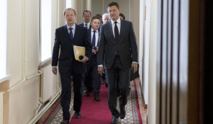 Заявление по Каменскому району Виктор Томенко сделал в ходе визита министра энергетики РФ Александра Новака (справа).