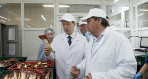 Виктор Томенко посетил завод «Рикон» в селе Зимари