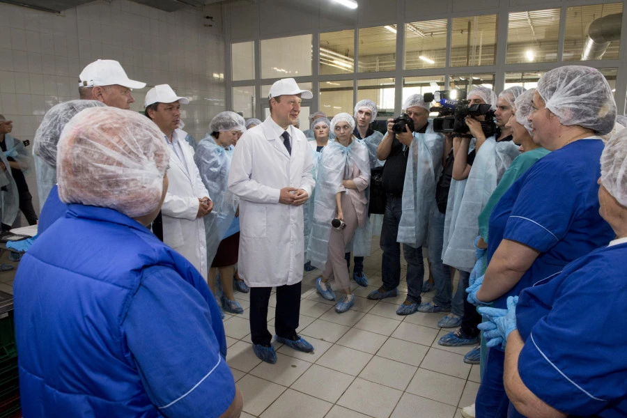 Виктор Томенко посетил завод «Рикон» в селе Зимари