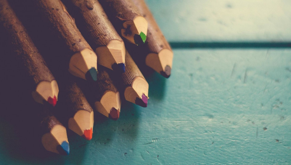 Школа. Цветные карандаши