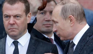 Медведев и Путин под дождем. Москва, май 2017 года.