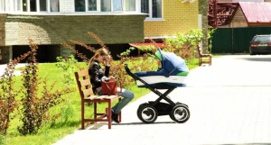 Недвижимость. Мама с коляской.