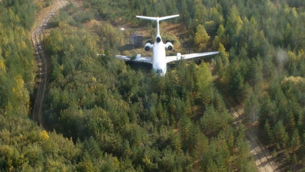 Аварийная посадка Ту-154М в заброшенном аэропорту в Коми в 2010 году. 