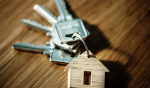 Недвижимость.  Ключи от квартиры.