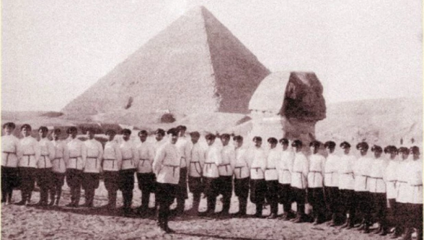 Хор донских казаков имени атамана Платова на гастролях, 1930 год, Гиза, Королевство Египет.