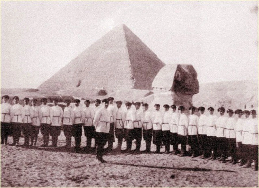 Хор донских казаков имени атамана Платова на гастролях, 1930 год, Гиза, Королевство Египет.