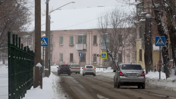 Автомобили в Барнауле.