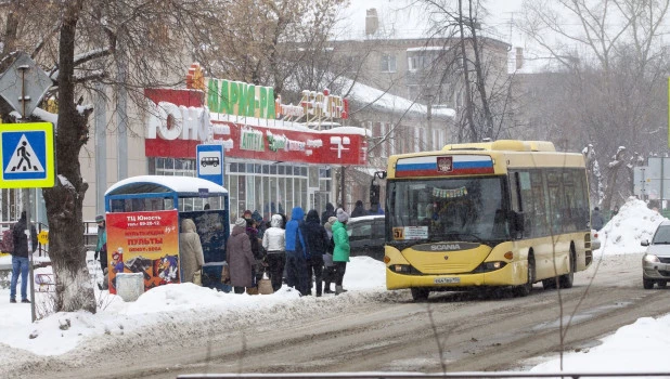 На Потоке в Барнауле.Автобус 57. Общественный транспорт.