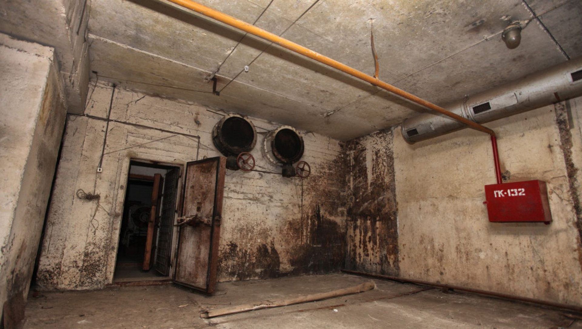 Бомбоубежище посёлок володарского. Парадное убежище. Парадное убежище. Бункер-42 в 1956. Гринбрир бункер.