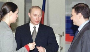 Телеведущие Екатерина Андреева и Сергей Брилёв с Владимиром Путиным, 2001 г.