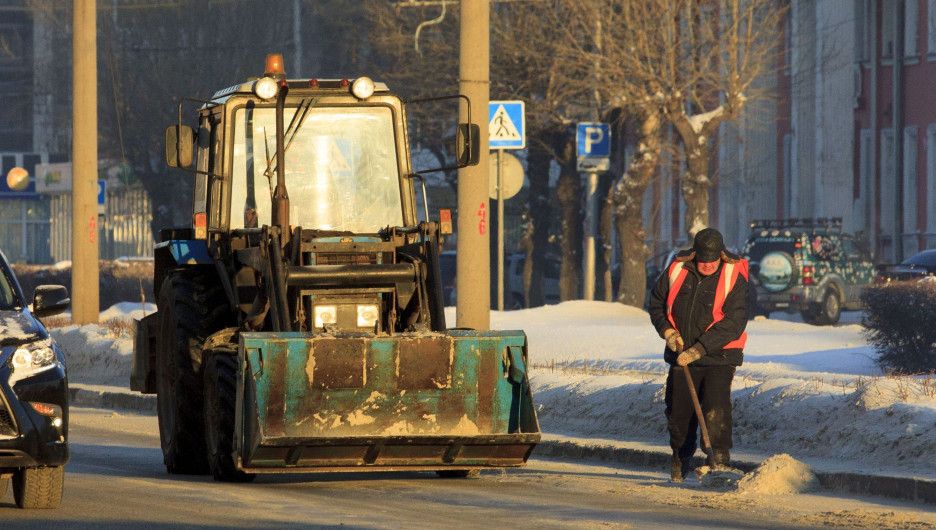 Прокуратура нашла нарушения в уборке дорог и тротуаров в Барнауле