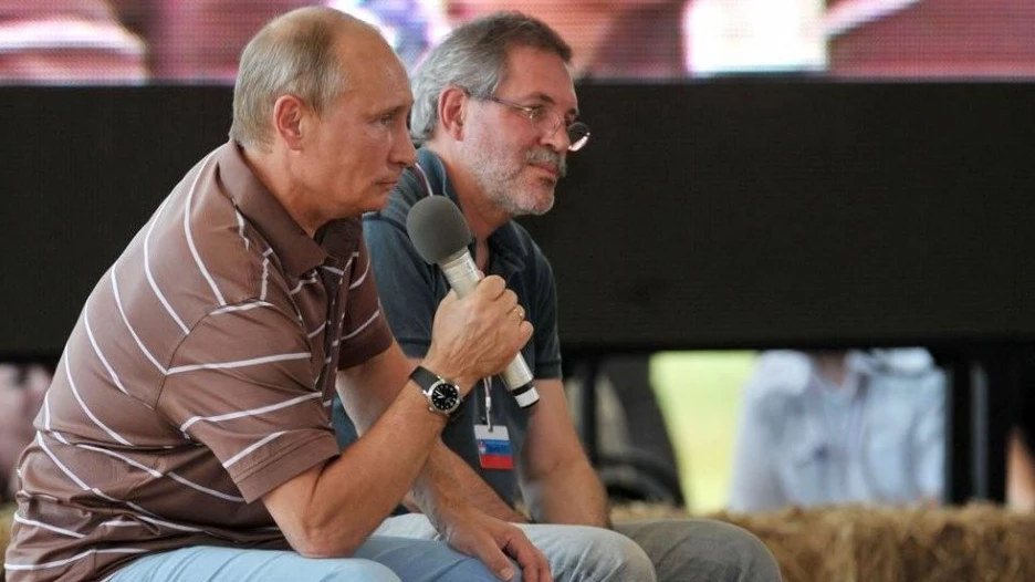 Владимир Путин и пресс-секретарь "Роснефти" Михаил Леонтьев.