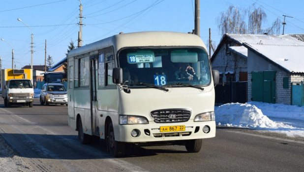 Автобус №18 на улице Воровского.