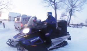 Спасатели нашли пропавшего барнаульца, уехавшего кататься по окрестностям села на снегоходе. 