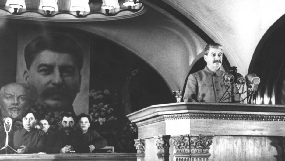 Иосиф Сталин на групповых снимках.