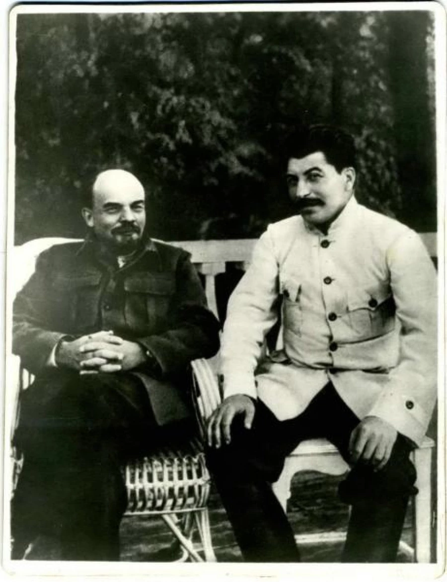 Иосиф Сталин на групповых снимках.
