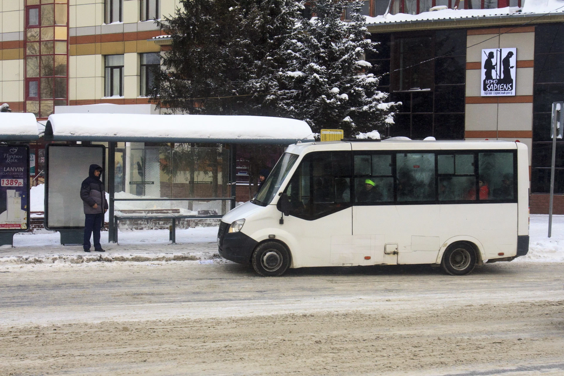 41 автобус барнаул. Маршрутка Барнаул. Автобус 10 Барнаул. 18 Маршрутка Барнаул. Автобус на привязи.