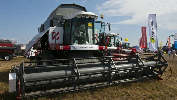 На выставке "День Сибирского поля-2013". Техника "Агримакса".