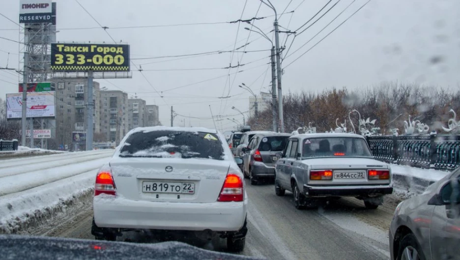 Будьте внимательны! В Барнауле 29 ноября на часок ограничат движение на проспекте Ленина