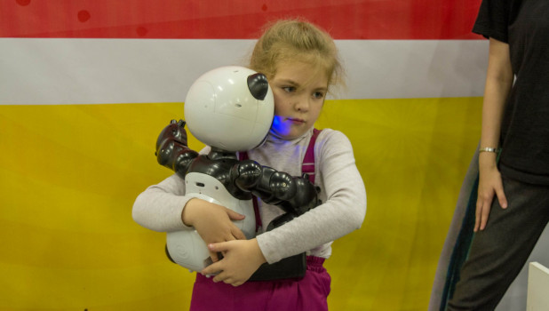 Фестиваль роботов дети «RoboStars».