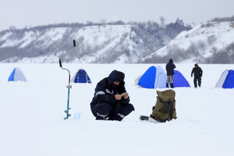 Зимняя рыбалка на Оби в Барнауле 