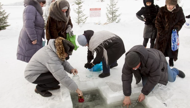 Крещенская купель в Барнауле 19 января 2019 года.