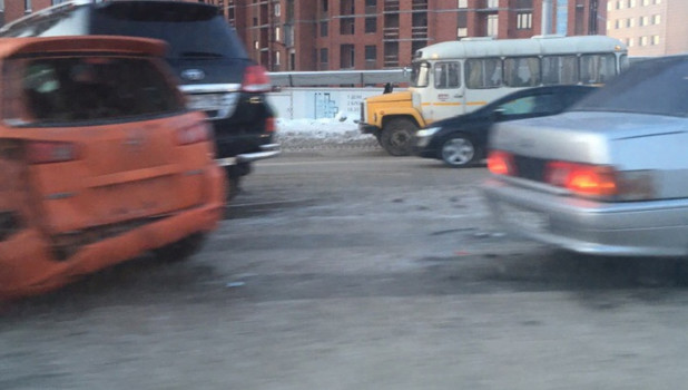 В массовую аварию в Новосибирске попали 10 машин. 15 февраля 2019 года.