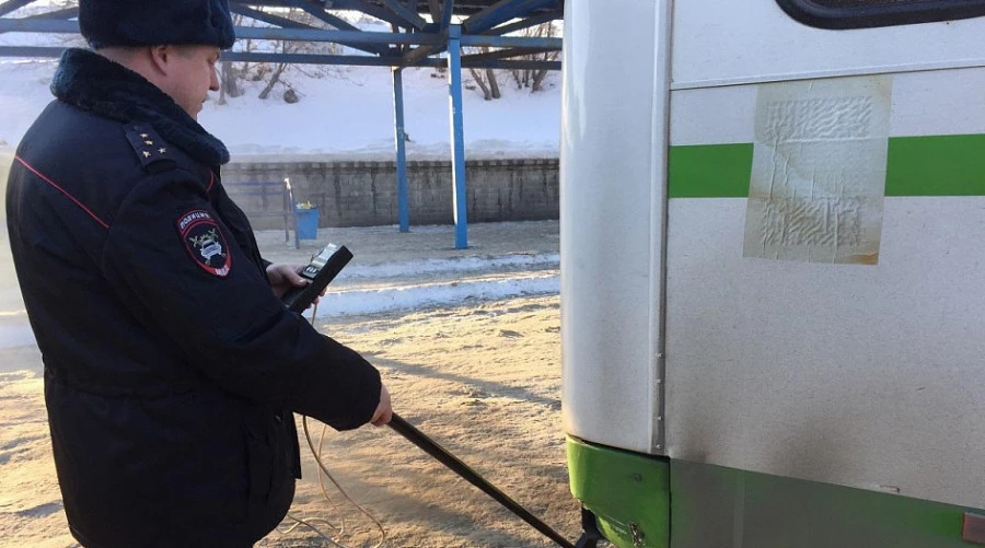 Проверка автобуса в Барнауле.
