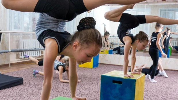 Занятия в спортивных секциях в Барнауле.