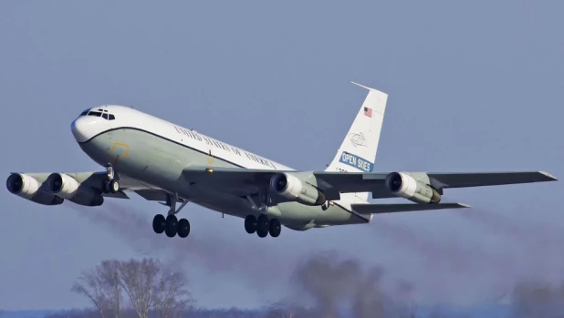 Самолет-разведчик США ОС-135.