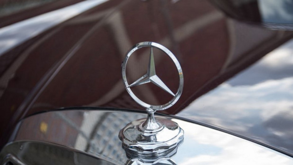Власти Хакасии седьмой раз выставили на торги свой Mercedes, постоянно снижая цену