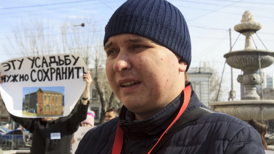 Игорь Берг на пикете против строительства здания краевой прокуратуры на месте старинной усадьбы купца Михайлова. 27 марта 2019 года.